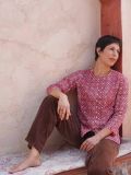  Cute blouse by Khasto a product of craftsmanship and sustainability. The spring blouses are hand block printed and quilted has an inner lining of our celebrated soft voile for an optimal wearing comfort.