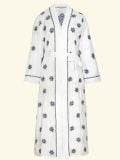 Chikan dressing gown by Khasto a product of craftsmanship and sustainability. The women Chikan dressing gown is hand block printed and has an inner lining of our celebrated soft voile for an optimal wearing comfort.