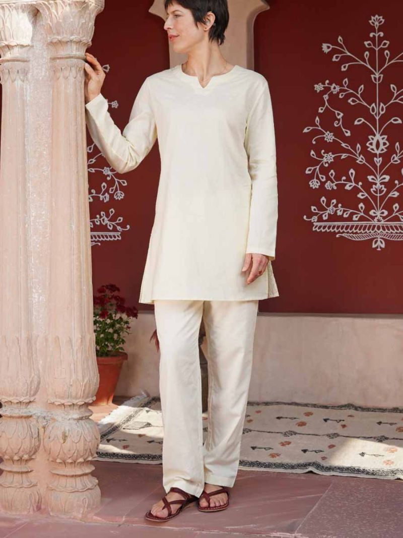 Lounge sets lounge set by Khasto a product of craftsmanship and sustainability. The loungewear sets are hand block printed and quilted have an inner lining of our celebrated soft voile for an optimal wearing comfort.