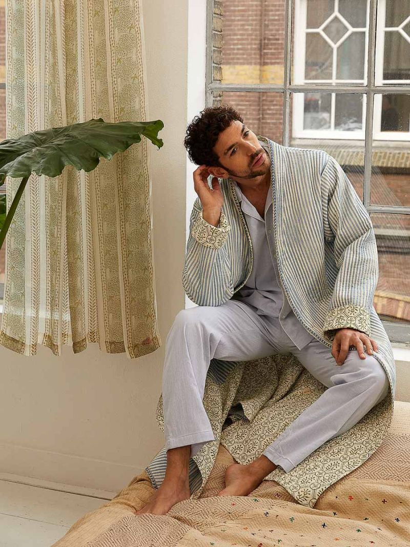 Long quilted coat by Khasto a product of craftsmanship and sustainability. The oversized coat is hand block printed and quilted has an inner lining of our celebrated soft voile for an optimal wearing comfort.