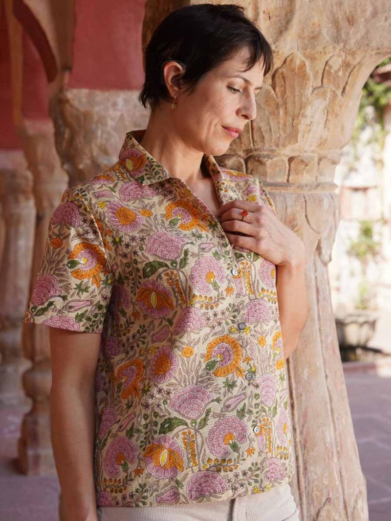 Floral blouse by Khasto a product of craftsmanship and sustainability. The women short sleeve blouses is hand block printed and quilted has an inner lining of our celebrated soft voile for an optimal wearing comfort.