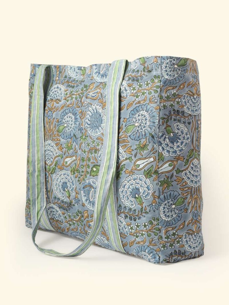  The tote bag by Khasto is a product of craftsmanship and sustainability. The canvas tote bag is hand block printed.
