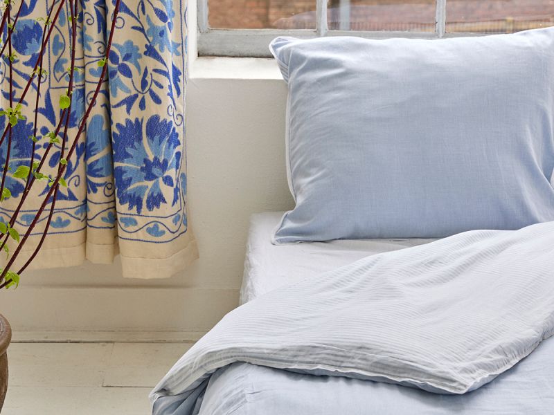 Enjoy the Khasto sleeping experience with the Bedding Set - Blue. Handmade from thin layers of soft & airy 100% cotton GOTS certified.