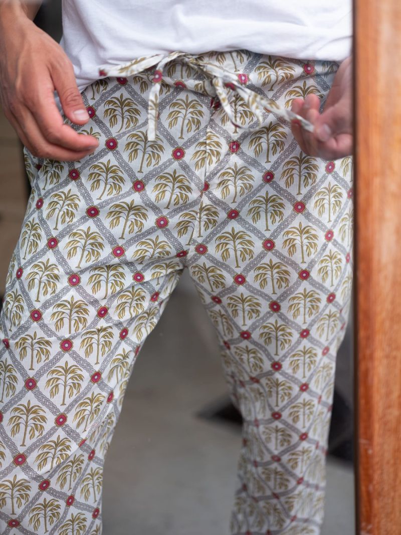 Lounge pants for men made of 100% organic cotton in New Palm print – Seasonal Collection