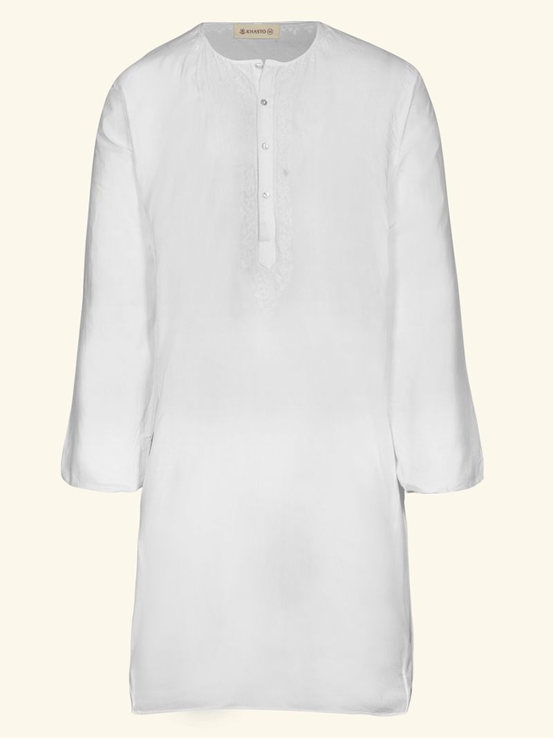 Chikan Kurta blouse by Khasto a product of craftsmanship and sustainability. The women Chikan Kurta blouse is hand block printed and has an inner lining of our celebrated soft voile for an optimal wearing comfort.
