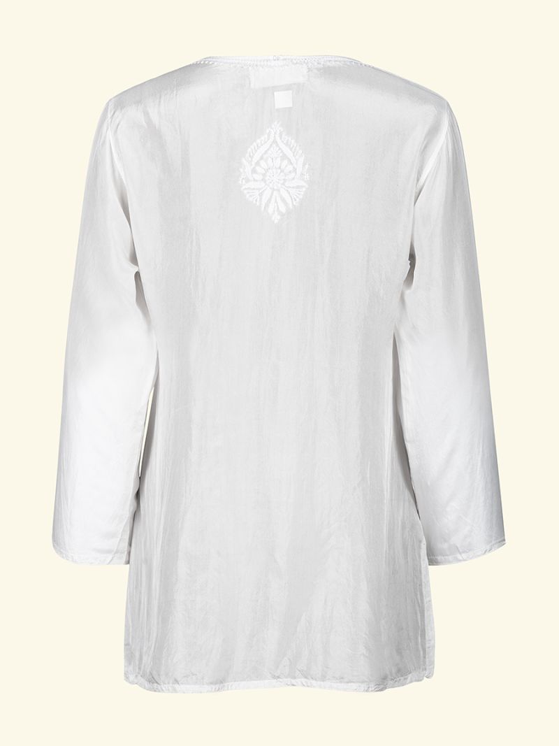  Silk short blouse by Khasto a product of craftsmanship and sustainability. The women Silk short blouse white is hand block printed and has an inner lining of our celebrated soft voile for an optimal wearing comfort.