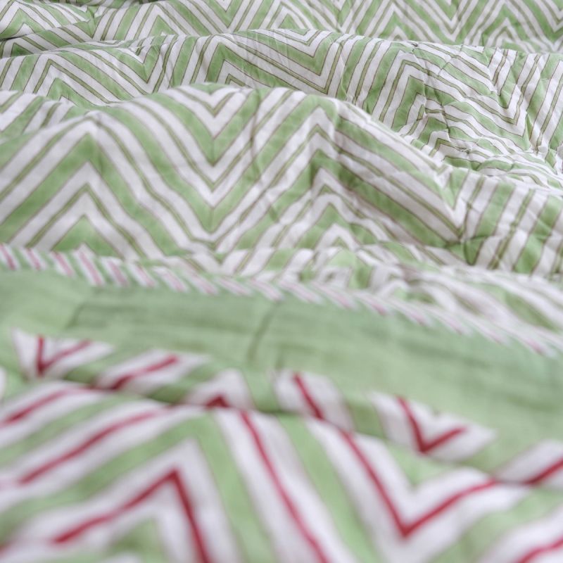 Green zigzag double quilt