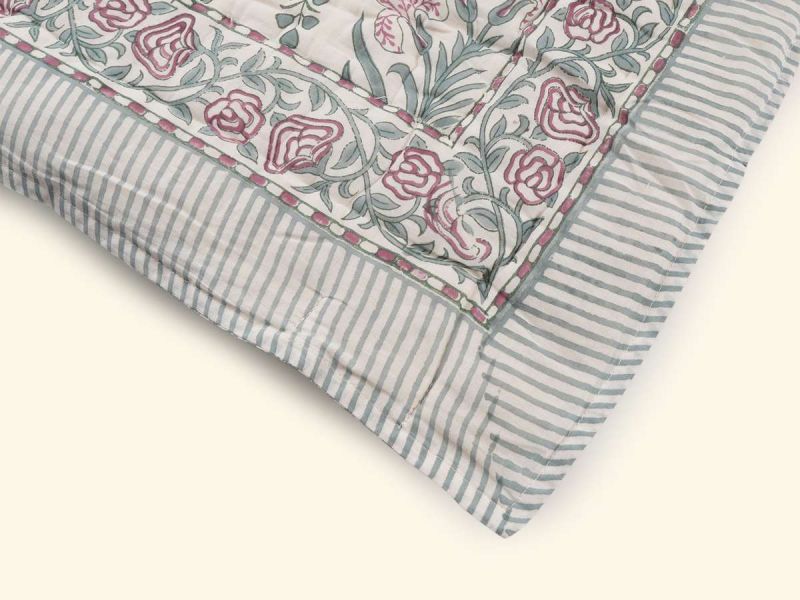 A quilt with a timeless design handprinted in the Green Ivy print. The quilt blanket can be used on top of a duvet or on a summer sheet for extra warmth.